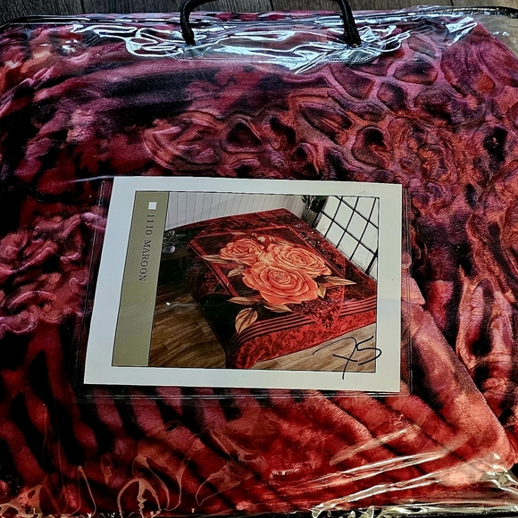 Double Ply Floral Blankets - Picture 3 of 5